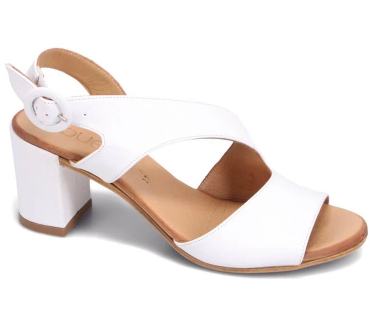 Bueno Nyomi heel