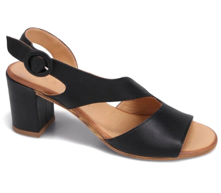 Bueno Nyomi heel