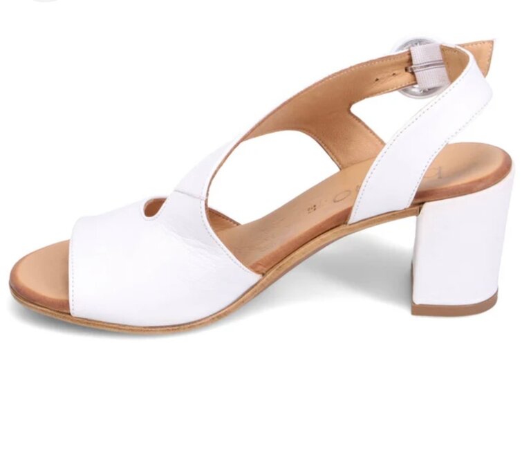 Bueno Nyomi heel