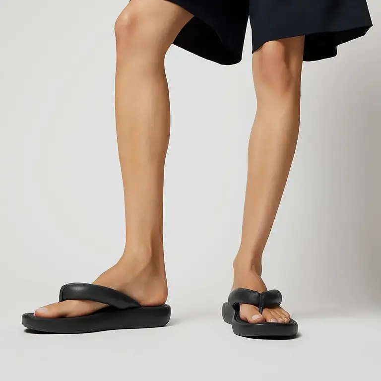 FitFlop Padded leather flip flop