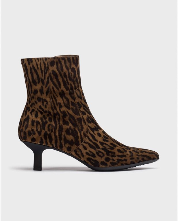 Wonders Wonders kitten boot