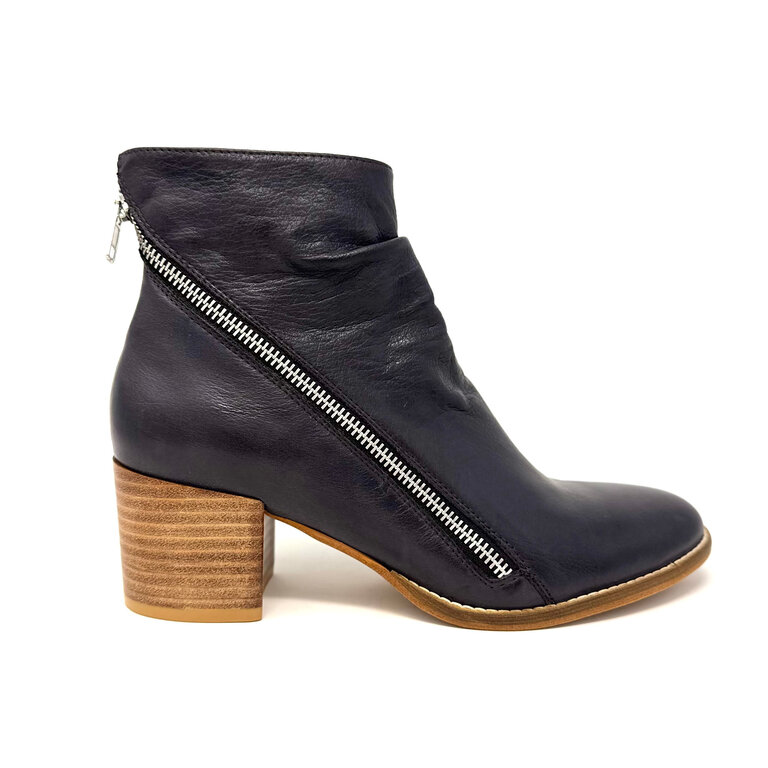 Django & Juliette Melech boot