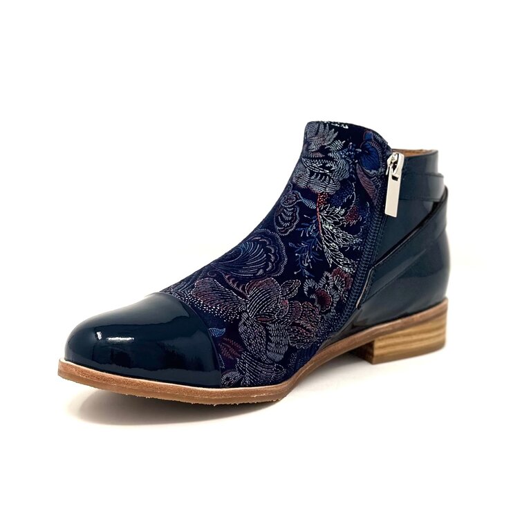 Django & Juliette Leart print boot
