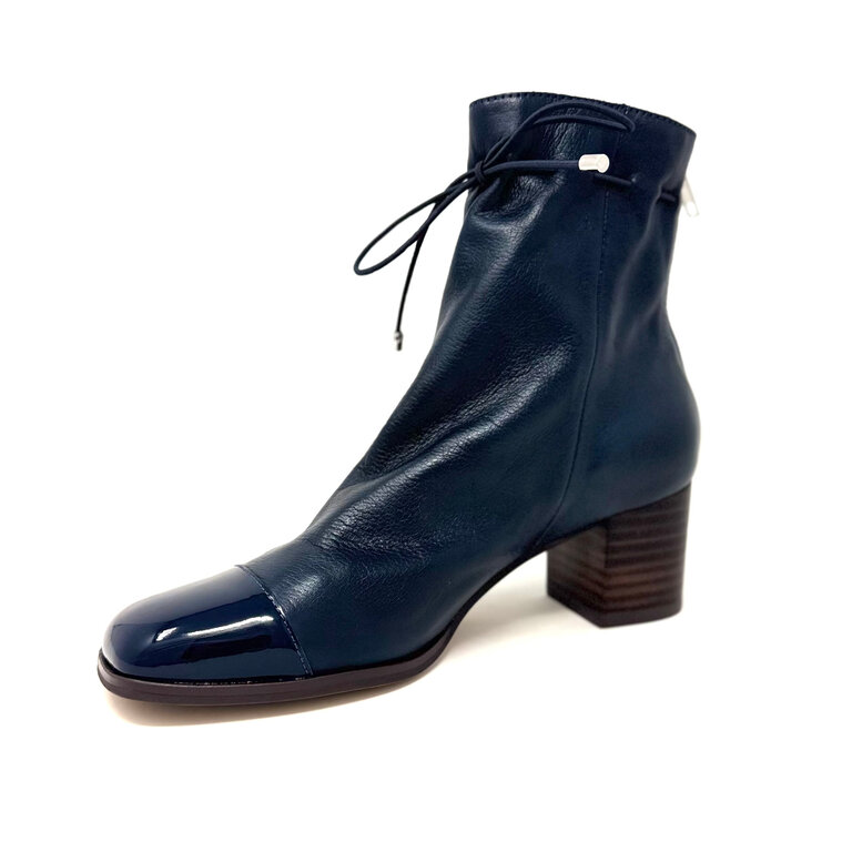 Django & Juliette Valina boot