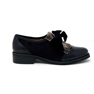 Folies Yane shoe w/velvet bow Folies Yane shoe w/velvet bow