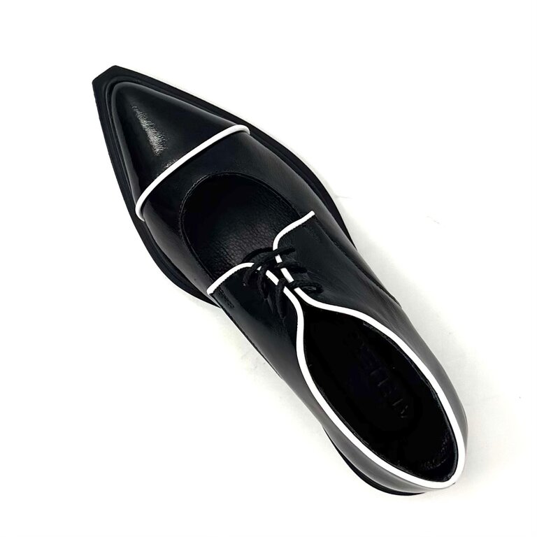 Ateliers Carolina pointed flat