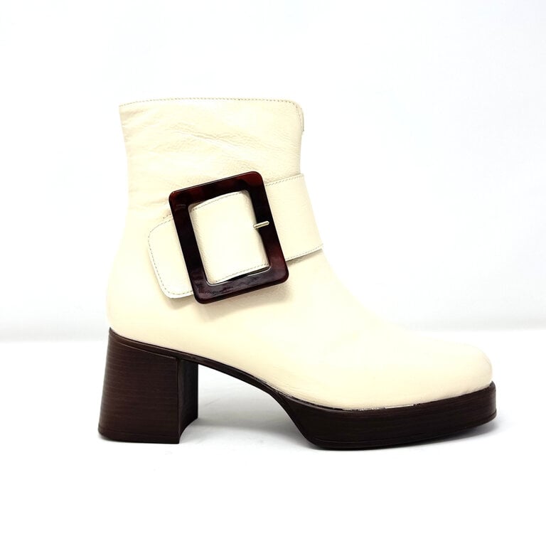 Piesanto boot w/buckle