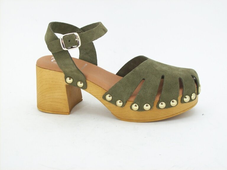 Tyche Houston clog