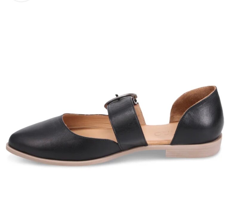 Bueno Brittany flat w/buckle