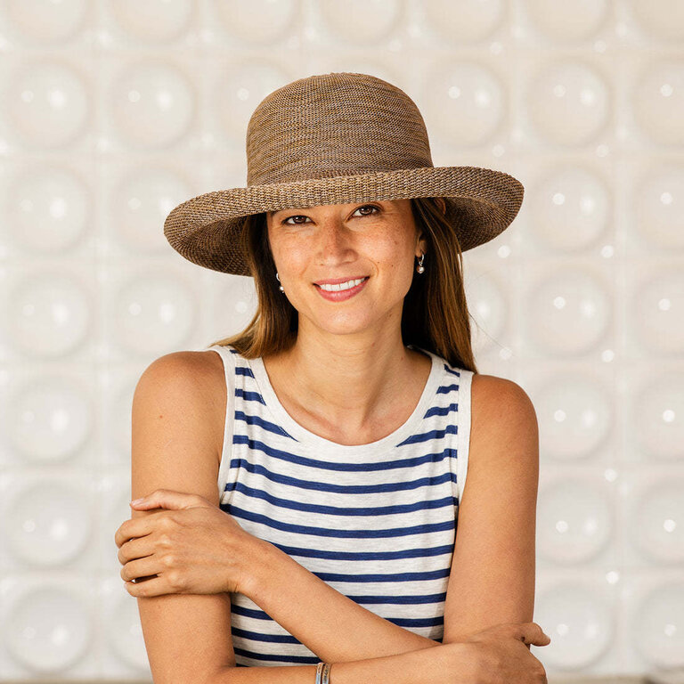 Victoria - colorful hat