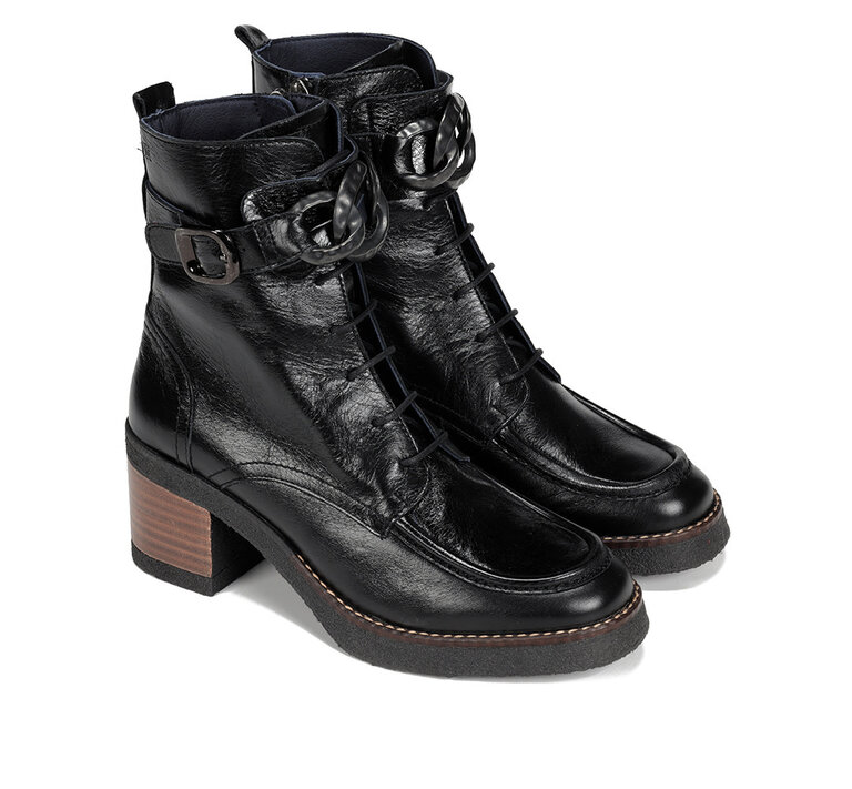 Dorking Oprah boot