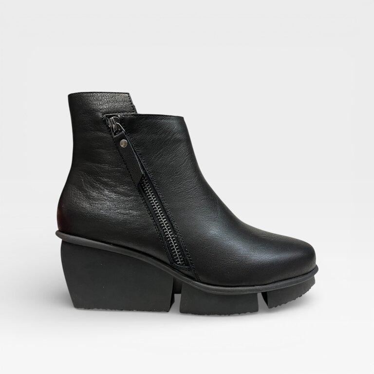 Roamers Athena wedge boot