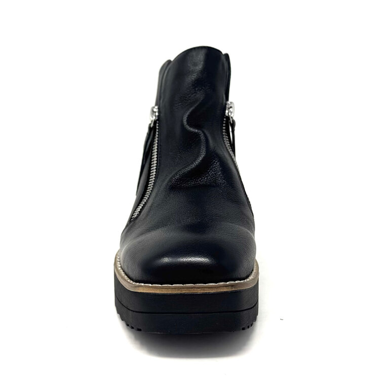 Django & Juliette Dosta boot