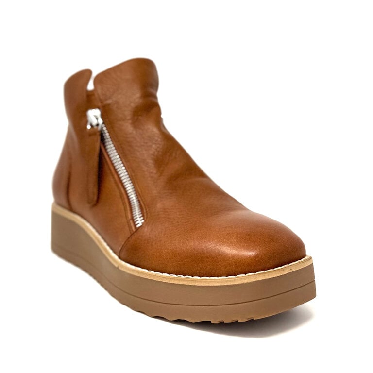 Django & Juliette Dosta boot