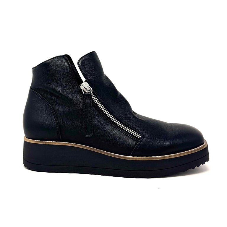 Django & Juliette Dosta boot