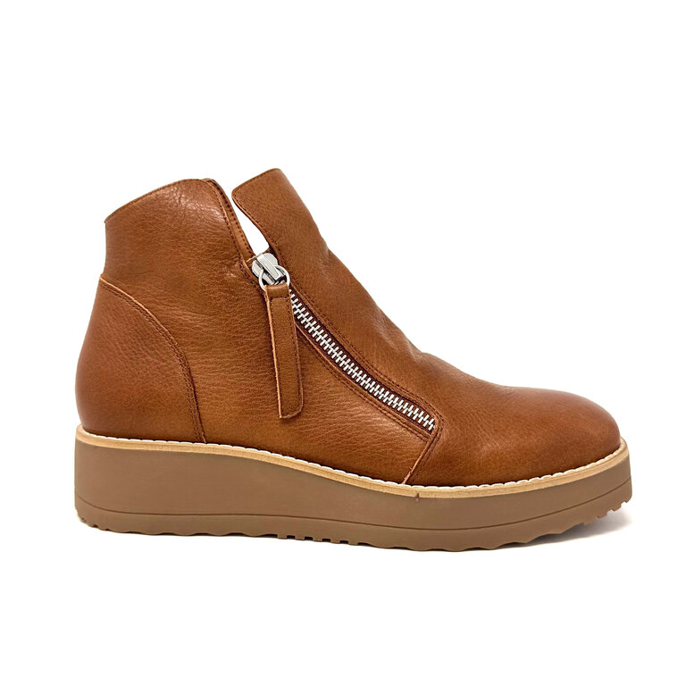 Django & Juliette Dosta boot