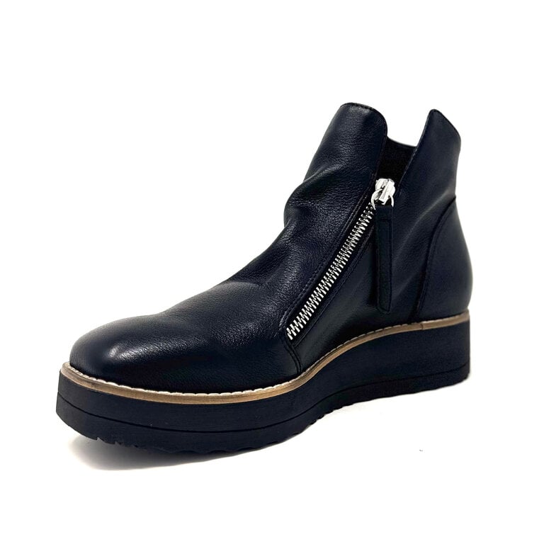 Django & Juliette Dosta boot