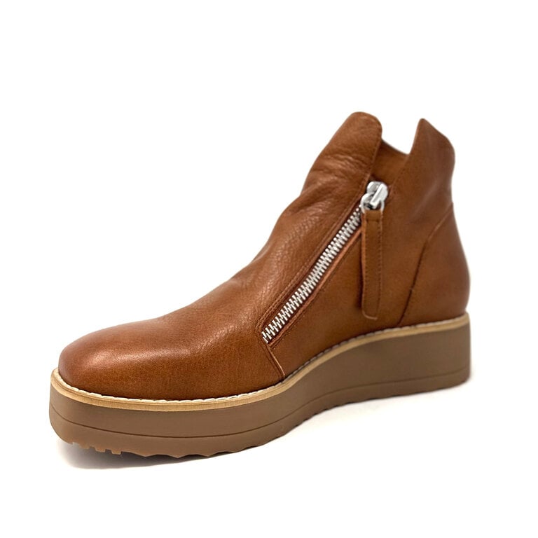 Django & Juliette Dosta boot