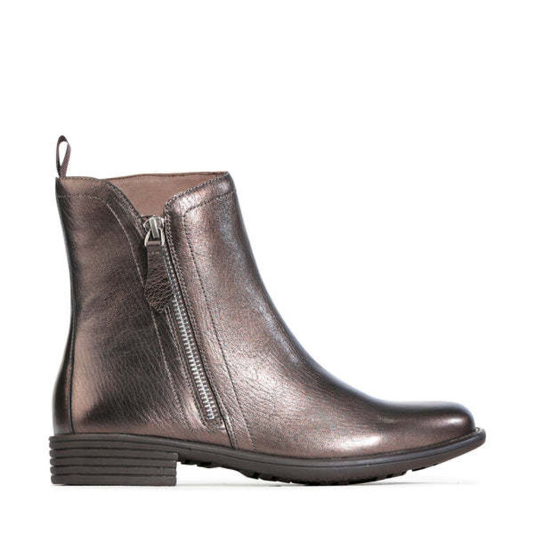 EOS Olina outside zip boot