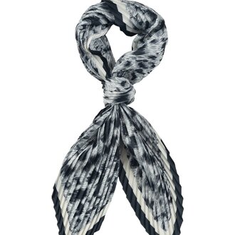 Spots pleated diamond
