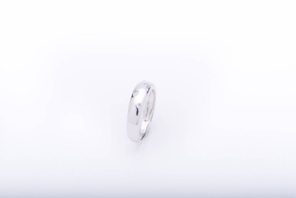 Fashion Ring White Gold With Accent Diamonds 14k