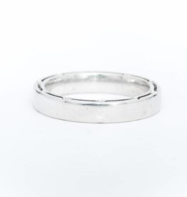 White Gold Fashion Ring With Side Accent Diamonds 14k