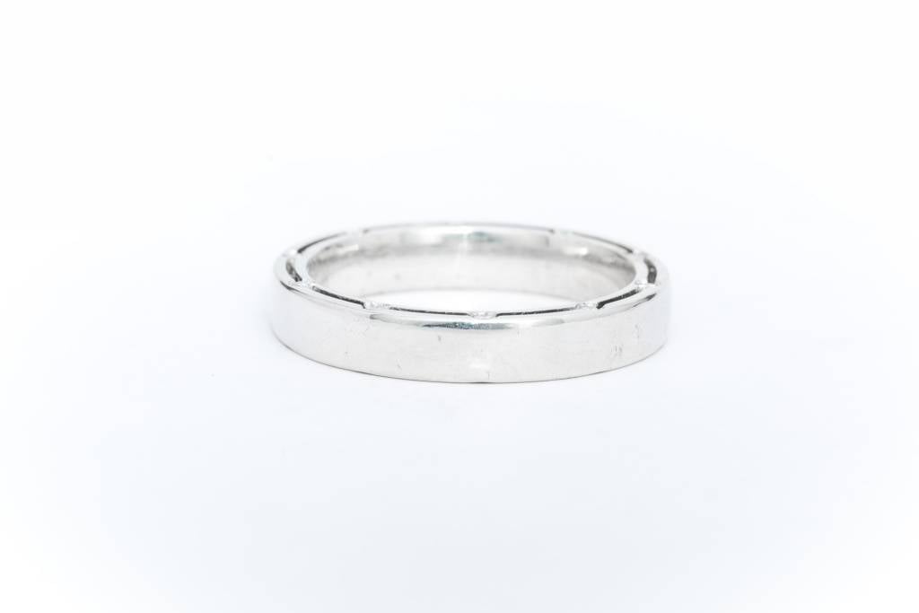 White Gold Fashion Ring With Side Accent Diamonds 14k
