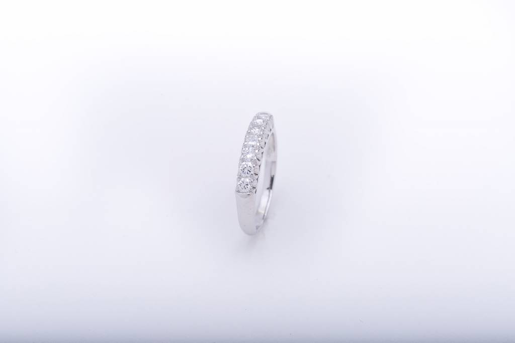 Seven Diamond Anniversary Band White Gold 14k