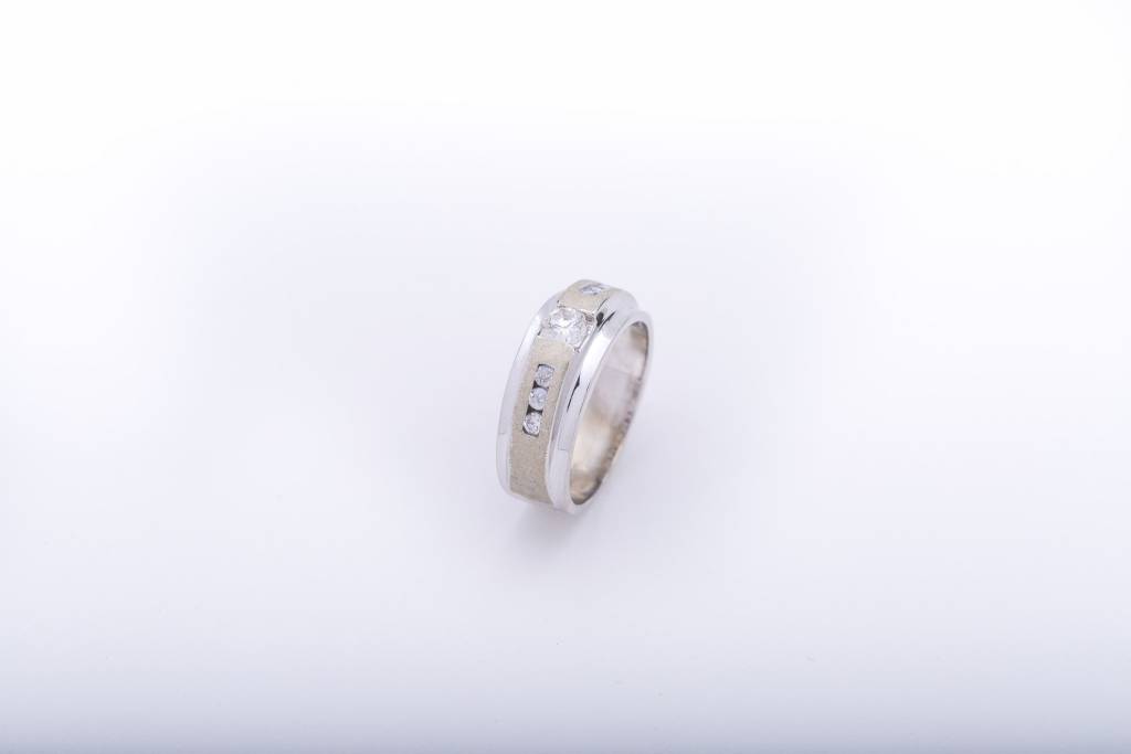 Mens Two-Tone Diamond Band 14k