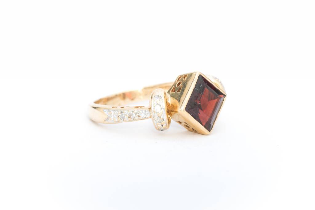 Ruby and Diamond Ring Yellow Gold 14k