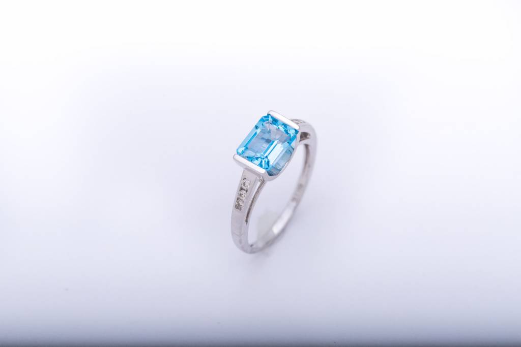 Aquamarine Radiant Cut White Gold Ring 14k
