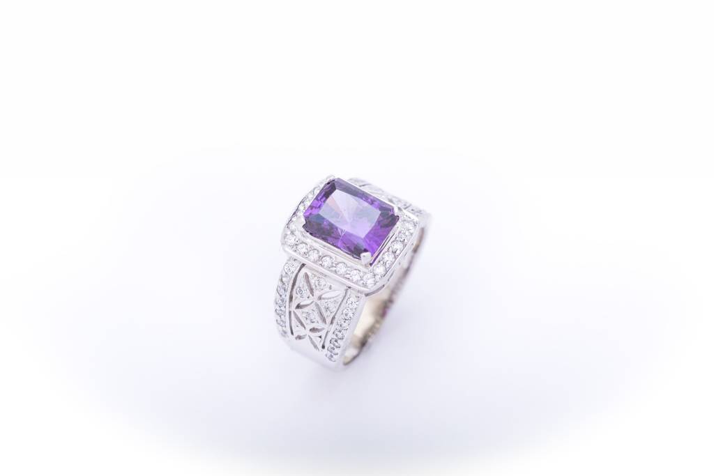 Amethyst and Diamond Ring Yellow Gold 14k