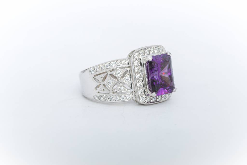 Amethyst and Diamond Ring Yellow Gold 14k