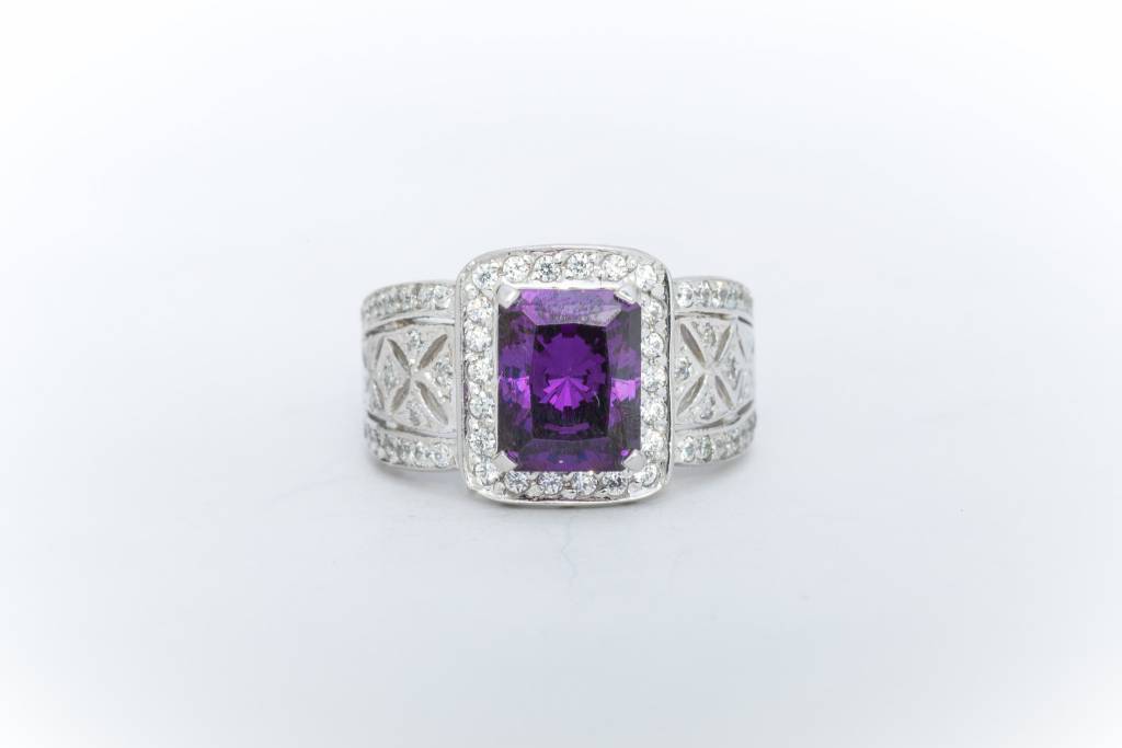 Amethyst and Diamond Ring Yellow Gold 14k