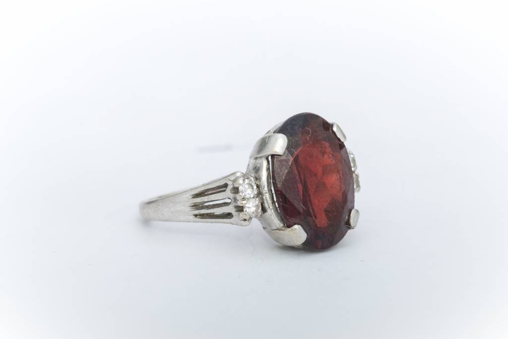 Red Garnet and Diamond Ring White Gold 14k