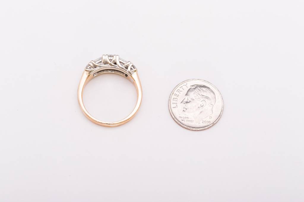 Round and Baguette Bar Ring Yellow Gold 14k