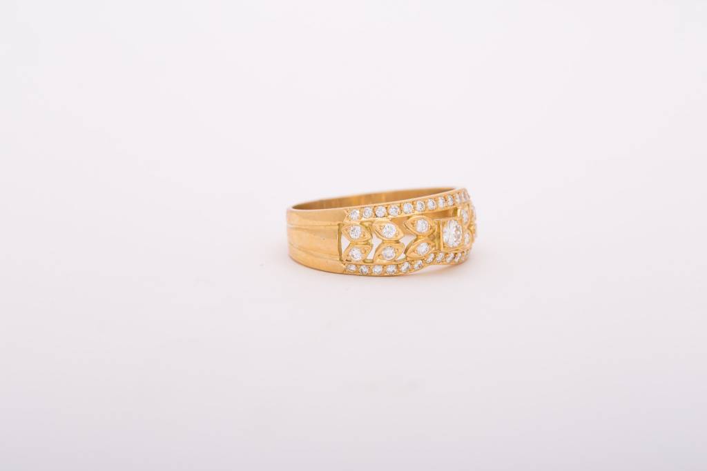 Vintage Style Leaf Diamond Band Yellow Gold 14k