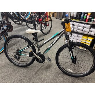 TREK USED TREK 820 CHARCOAL-TEAL-WHITE SMALL STEP THRU