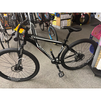 Specialized USED SPECIALIZED HARDROCK DISC 29 BLACK/WHITE/RED LARGE