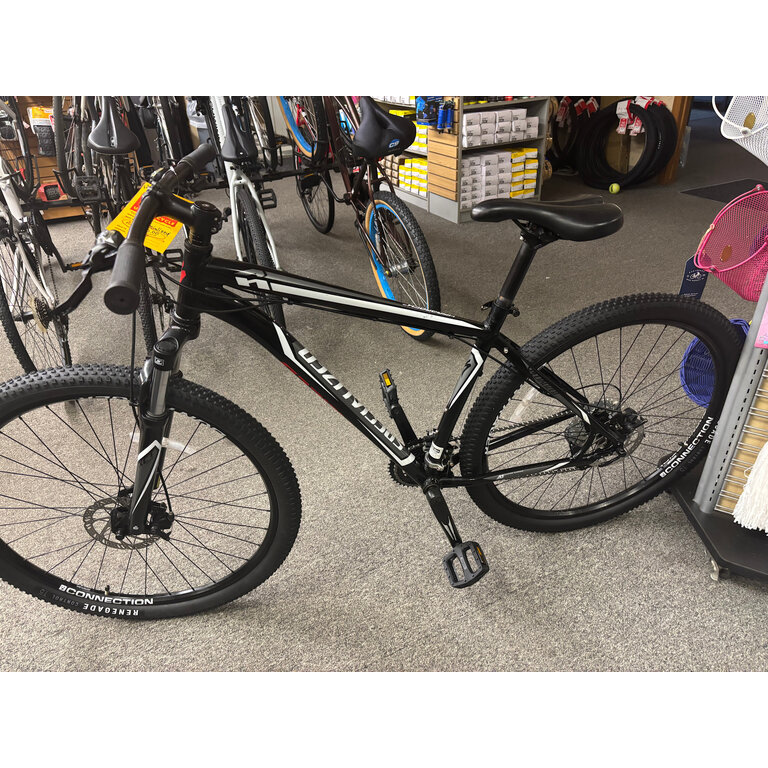 Specialized USED SPECIALIZED HARDROCK DISC 29 BLACK/WHITE/RED LARGE