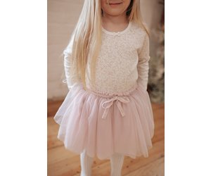 midi skirt on short person