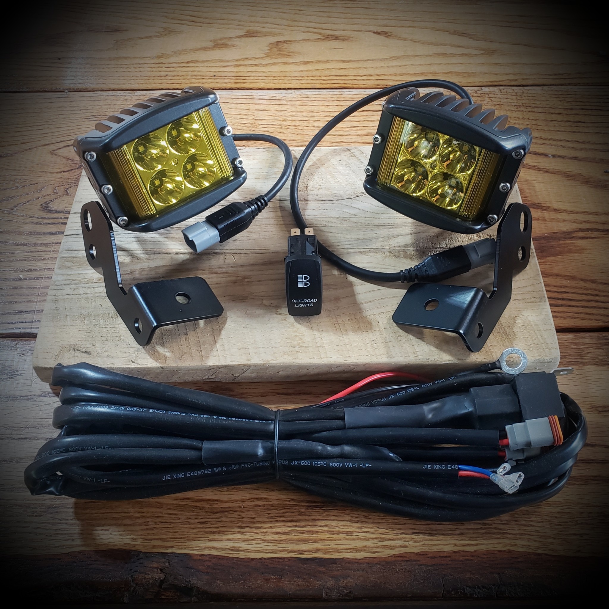 White Lightning Offroad - 40 Watt Side Shooter YELLOW LED White Lightning Offroad - 40 Watt Side Shooter YELLOW LED