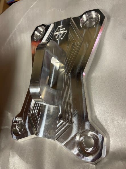 L&W - PRO R/ TURBO R / PRO S - RADIUS ROD PLATE (w/ Hook)