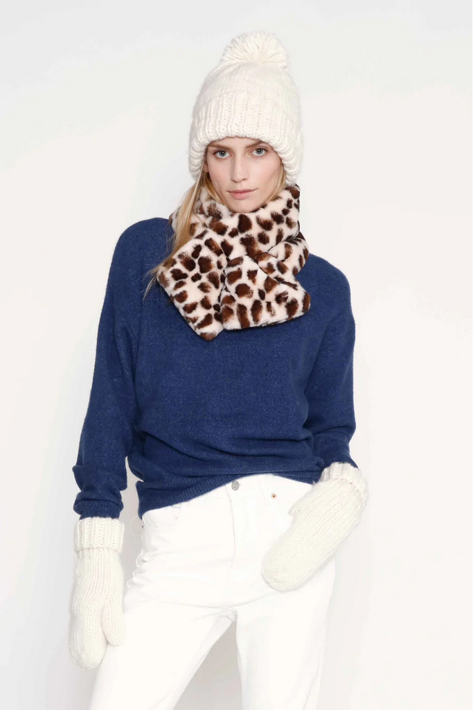 Look By M Leopard Furry Keyhole Scarf