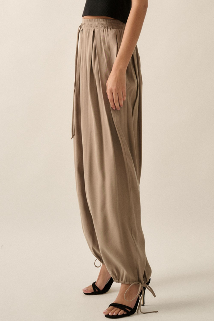 Promesa Wide-Leg Pleated Parachute Pants