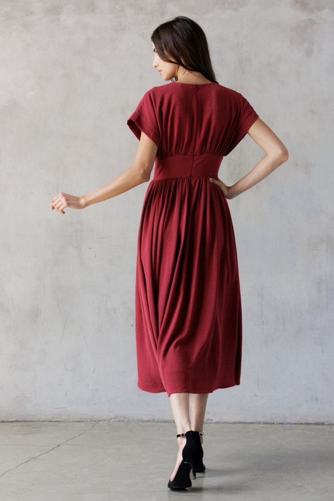 Storia Cap Sleeve Midi Dress in Maroon