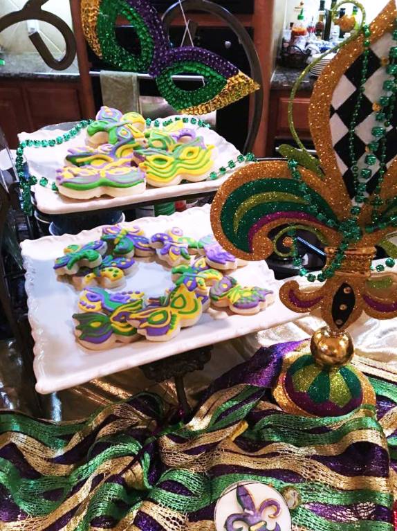Make an Easy Mardi Gras Memory at Home!
