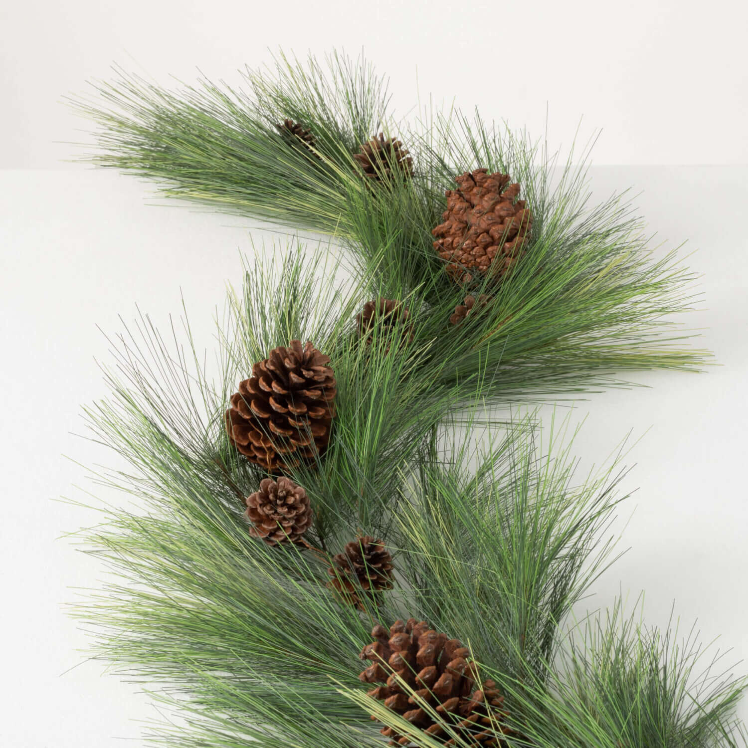 5′ Garland with Pinecones & Long Needle