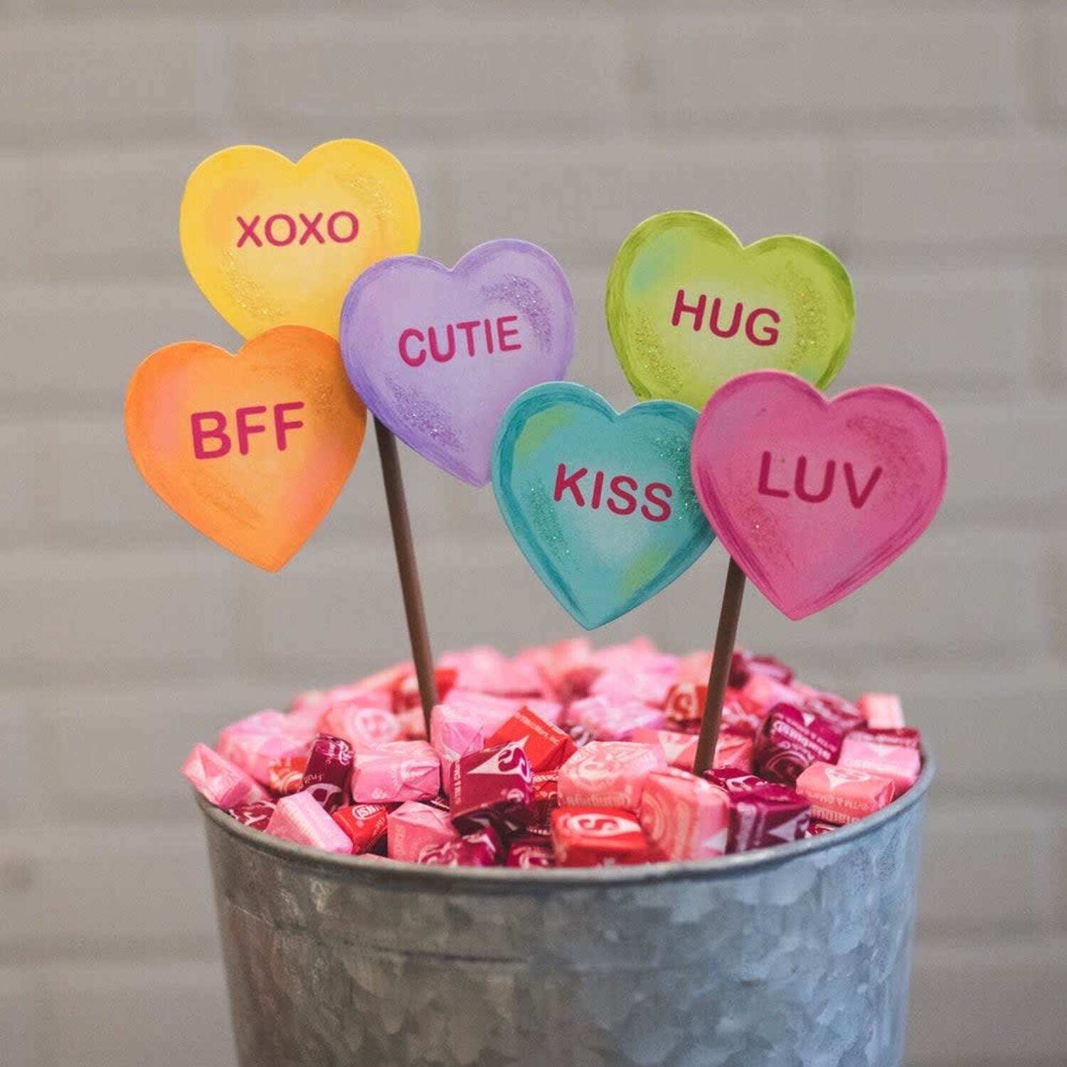 THE ROUND TOP COLLECTION Talking Triple Heart Stakes Amber Marie and