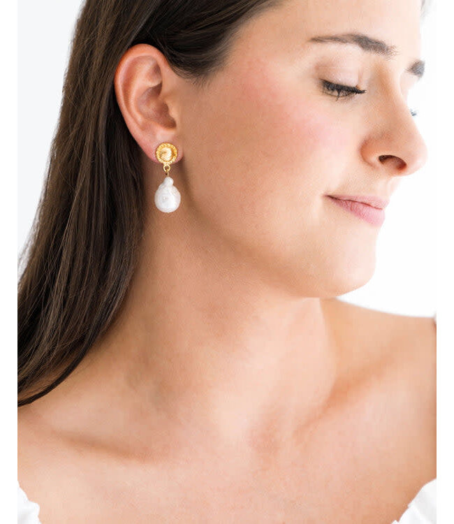 SUSAN SHAW Baroque Pearl Post Earrings